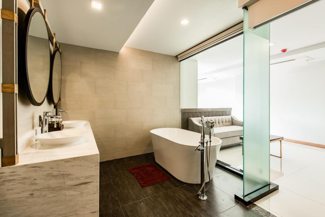 Blackwoods Hotel Pattaya - Sha Extra Plus Zewnętrze zdjęcie Bathroom