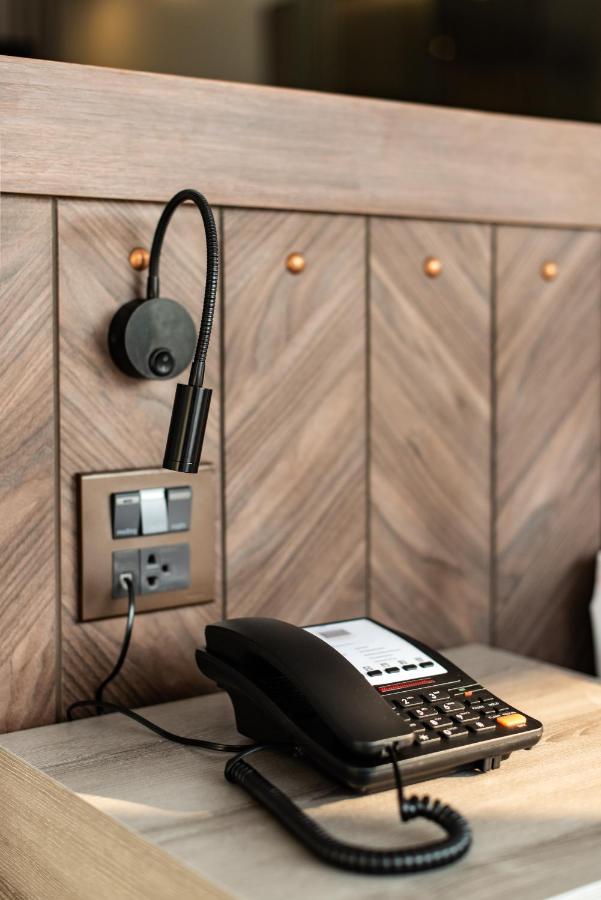 Blackwoods Hotel Pattaya - Sha Extra Plus Zewnętrze zdjęcie A wall-mounted telephone
