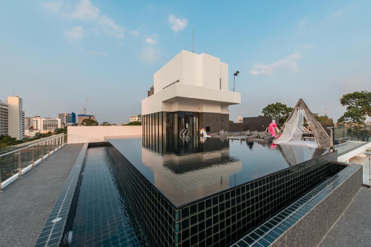 Blackwoods Hotel Pattaya - Sha Extra Plus Zewnętrze zdjęcie The rooftop pool