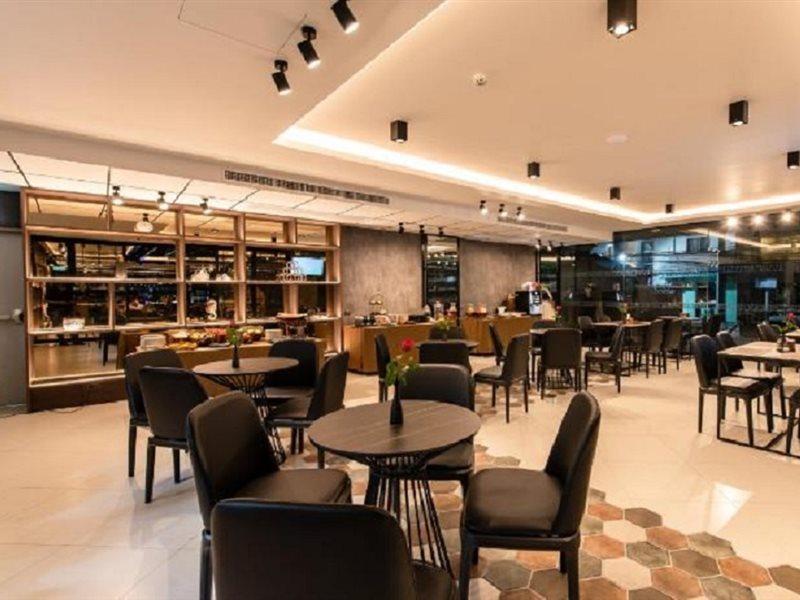 Blackwoods Hotel Pattaya - Sha Extra Plus Zewnętrze zdjęcie The lounge at Suvarnabhumi Airport